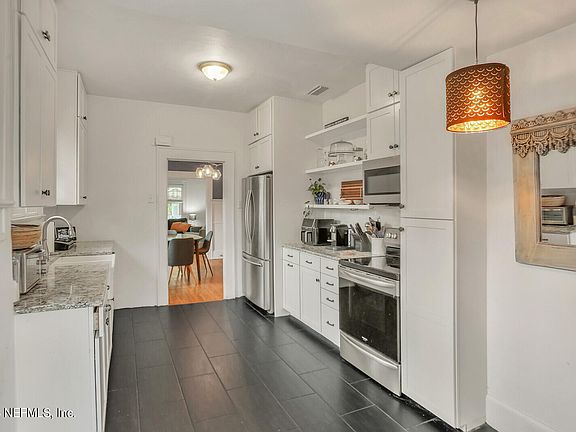 5th image of 1302 DONALD Street