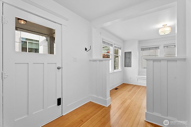 3rd image of 2609 B SW Adams Street