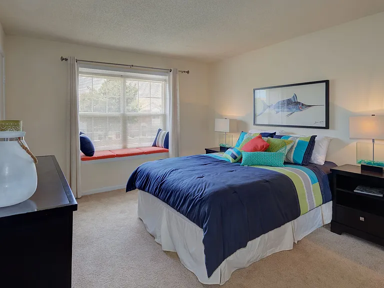 Auburn Place Apartments — Photo 24