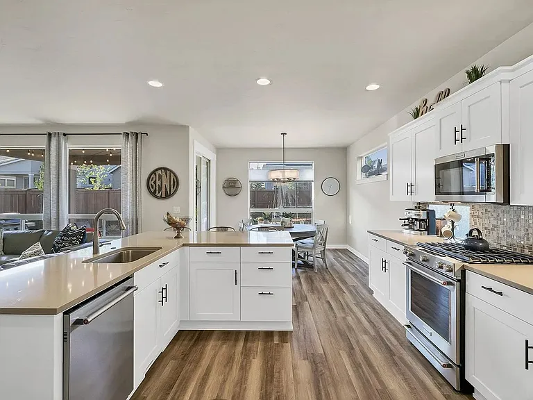 20843 SE Sunniberg Ln — Photo 2