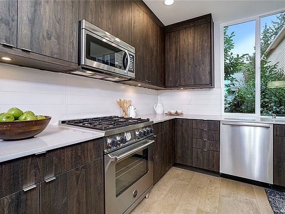 Chef kitchen with brand new appliances