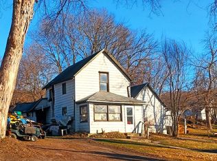 406 Oak St, Savanna, IL 61074