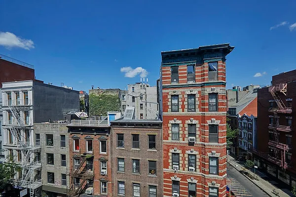 Rented by Brown Harris Stevens | media 25