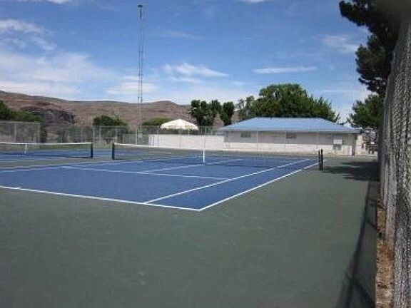  Tennis courts 