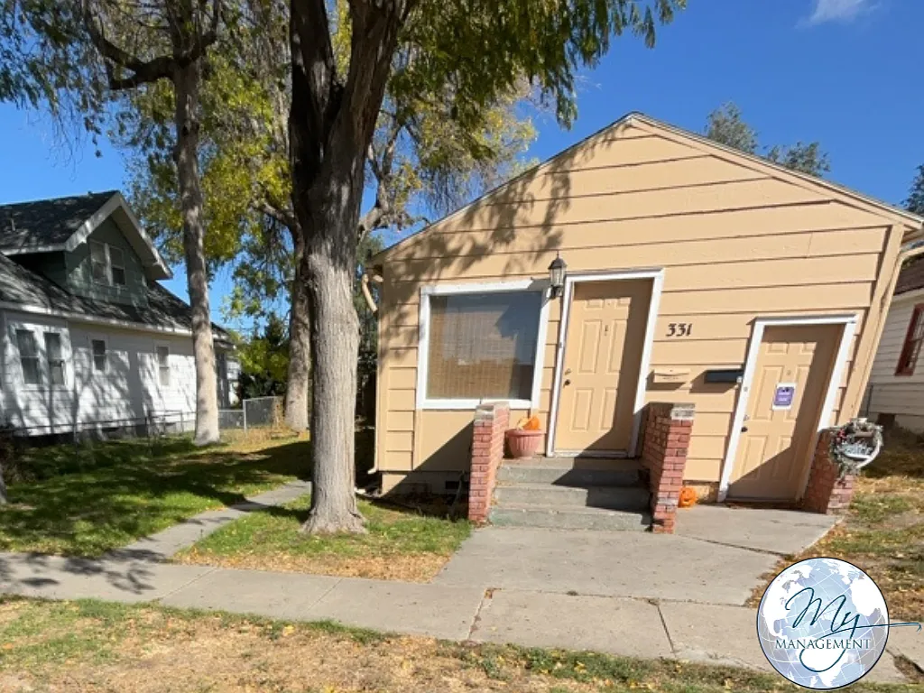 3 bed, 1.0 bath, $1,290 — Photo 2