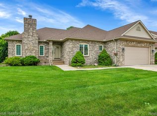 32284 Liparoto Dr, Rockwood, MI 48173