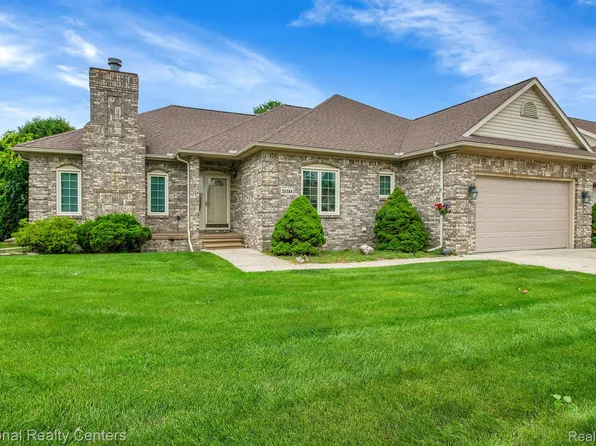 32284 Liparoto Dr, Rockwood, MI 48173