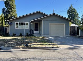 1144 W Brown Ave, Roseburg, OR 97471
