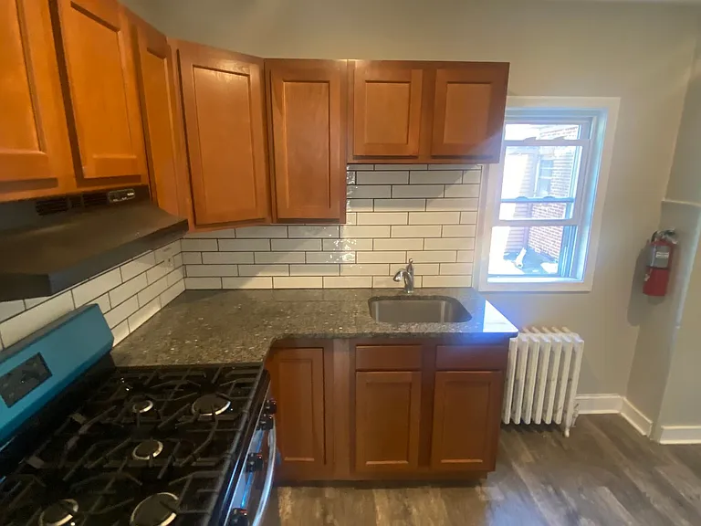 2527 Edgemont Ave — Photo 5