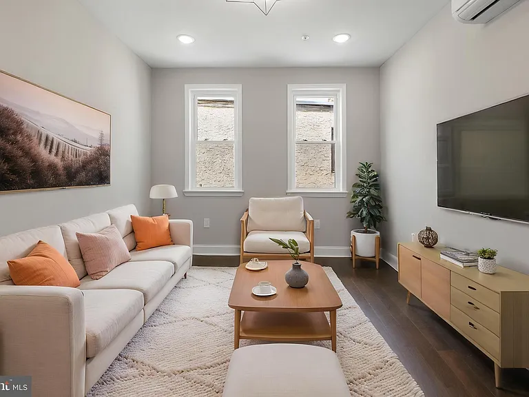 624 N 35th St #3 — Photo 2
