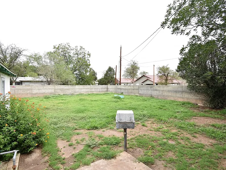 207 E Stockton Ave — Photo 14