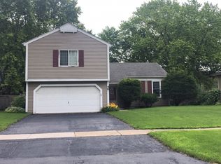 48 Saratoga Dr, Batavia, IL 60510
