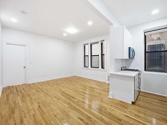 4th image of 160 Wadsworth Ave APT 104