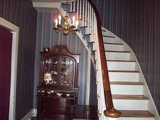 2nd image of 210 W Railroad St