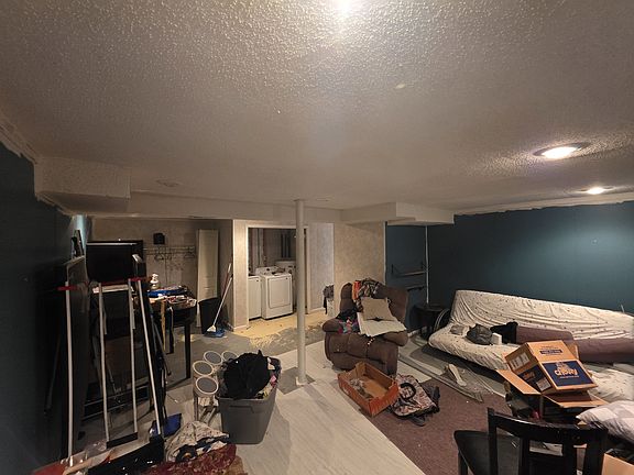 3rd image of 935 Meadowbrook Rd