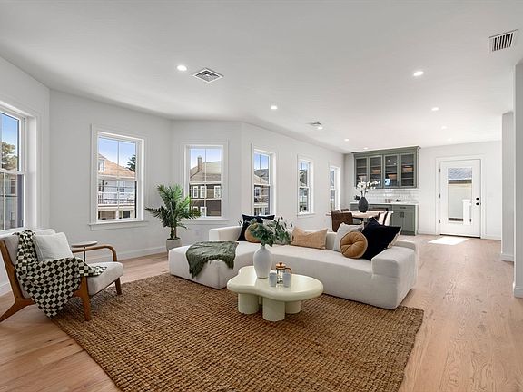 2nd image of 52-54 Dartmouth St #2