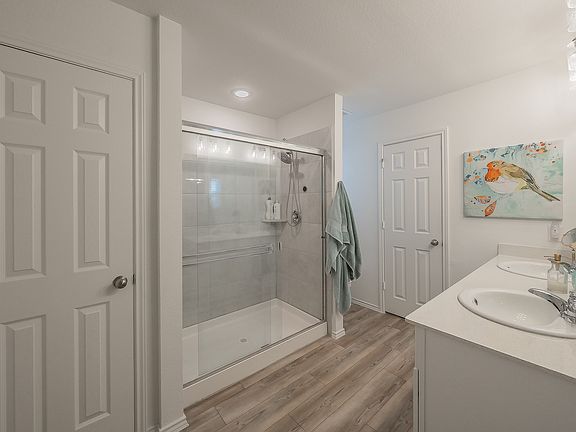 4th image of 16039 Malaya St