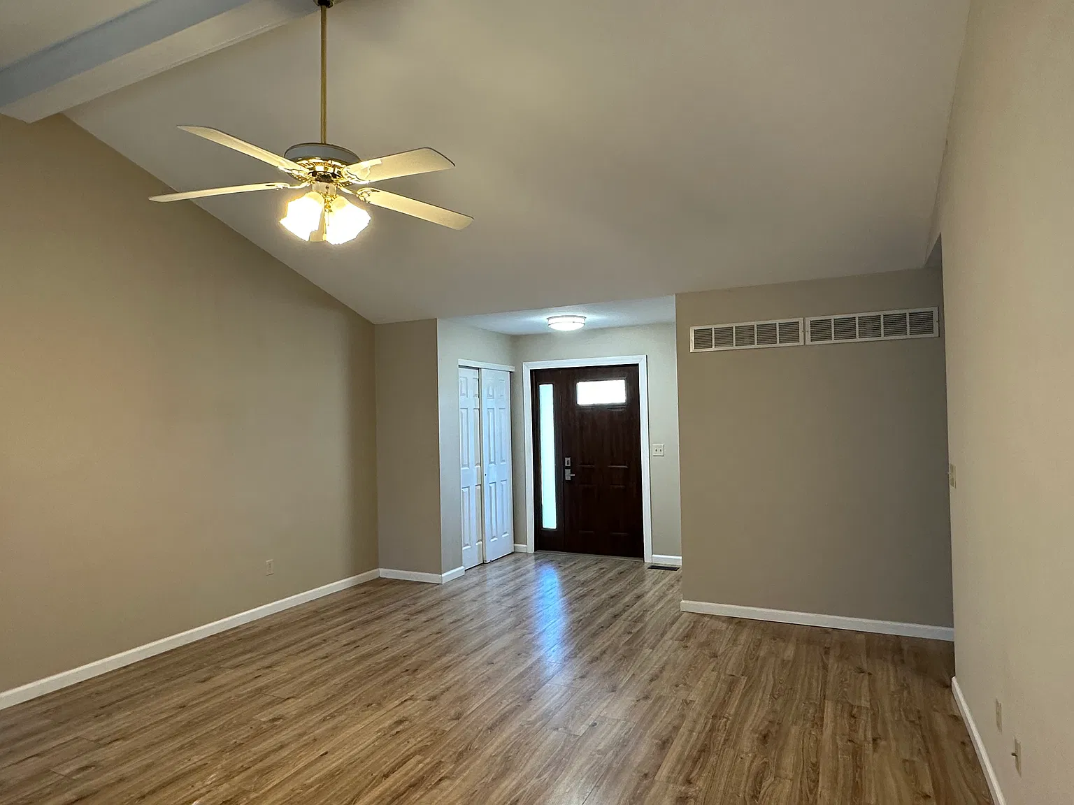 3 bed, 1444 sqft, $2,400 — Photo 3