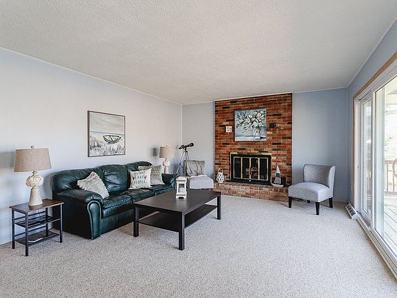 4th image of 11890 Bradley Dr