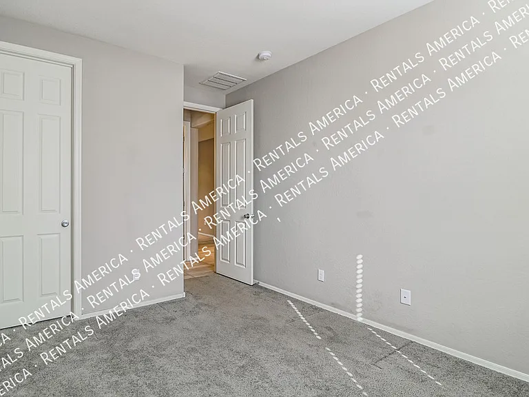 2930 E Detroit St — Photo 16