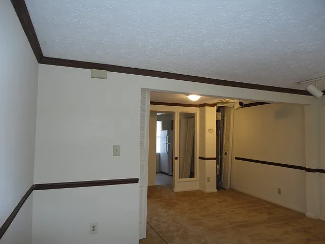 2 bed, 1.5 bath, 921 sqft, $1,650 — Photo 3