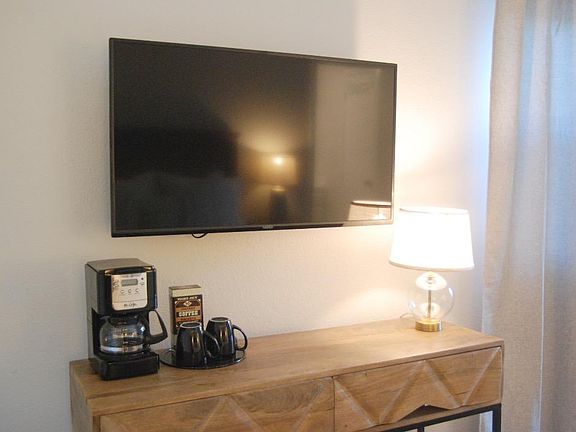 5th image of 907 W Valerio St #1