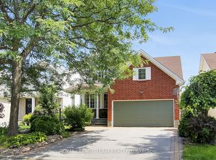 12 Mattawa Cres, Ottawa, ON K2M2J4