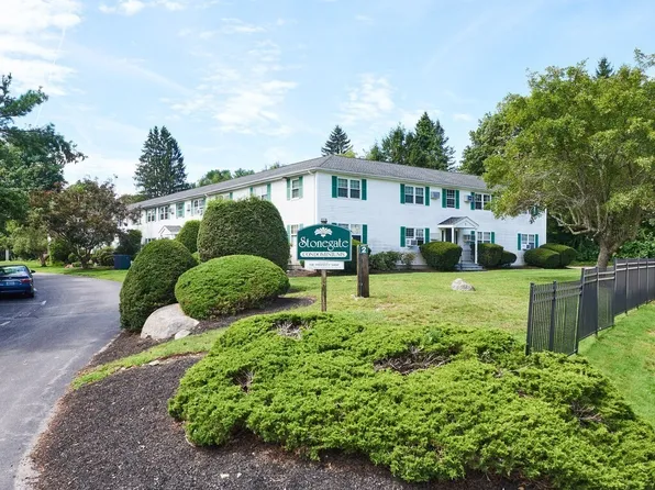 2 Wysocki Dr APT 16, Dudley, MA 01571