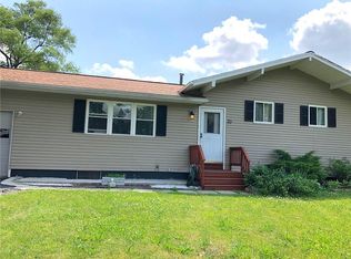 20 Ivy Cottage Ln, Rochester, NY 14623