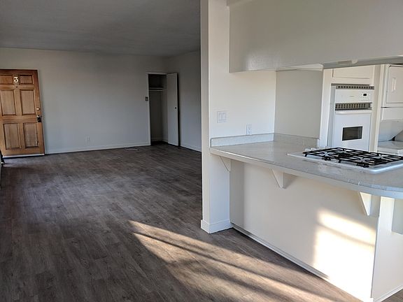 2nd image of 613 Illinois Ct APT 3