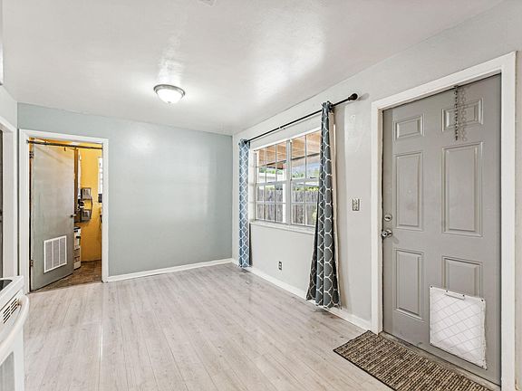 5th image of 615 W Perry Street