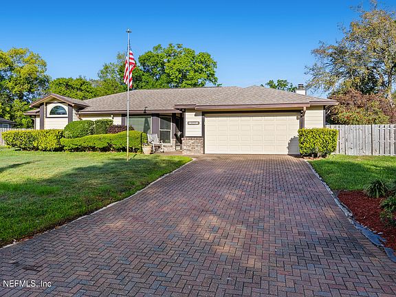 3rd image of 14211 CRYSTAL COVE Drive