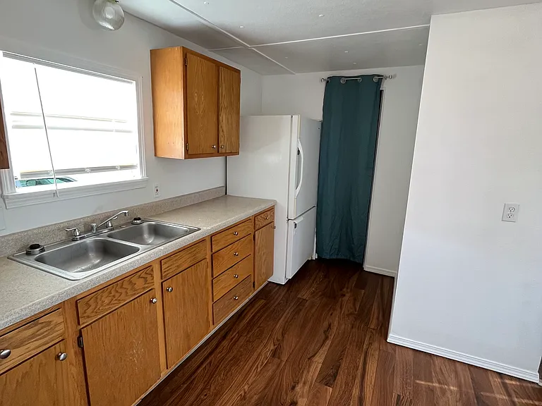 2485 E Main St #8 — Photo 2