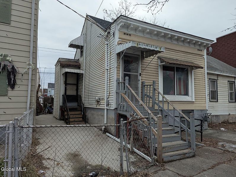 2nd image of 636 Clinton Avenue
