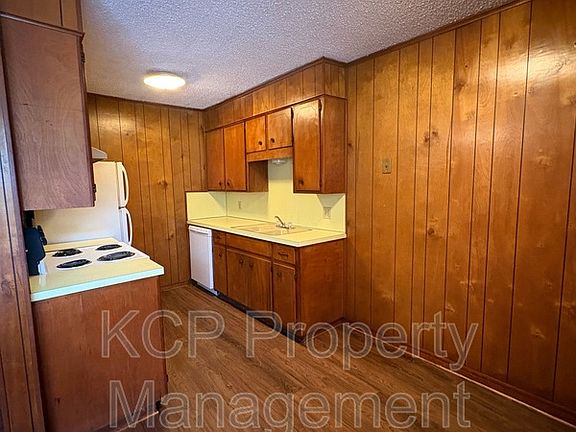 3rd image of 1007 Cedar St APT 02