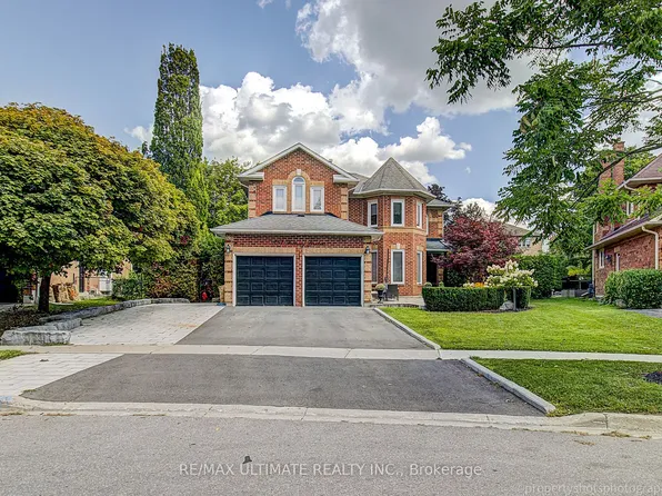 351 Fairway Gdns, Newmarket, ON L3X 1B4