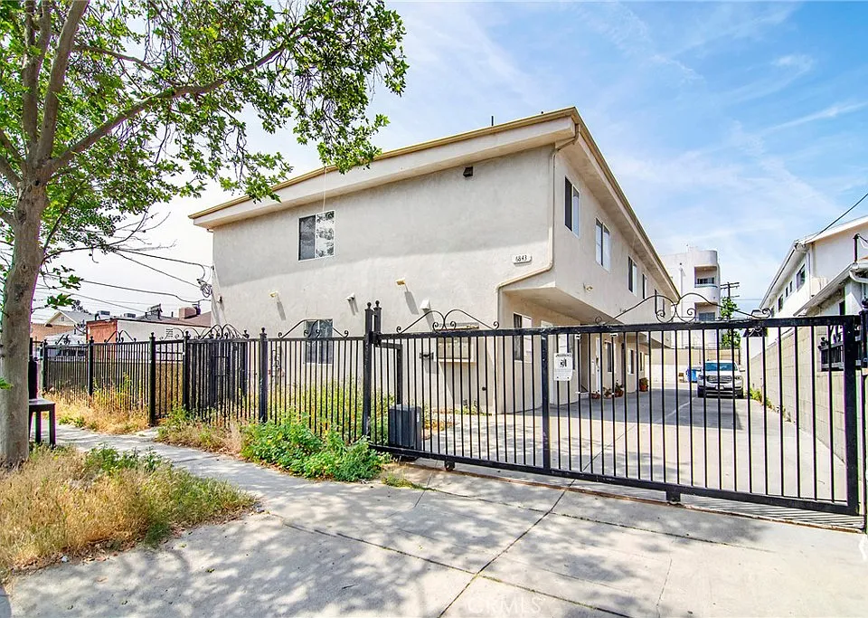 6843 Agnes Ave #2