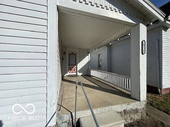 3rd image of 1327 Sycamore St