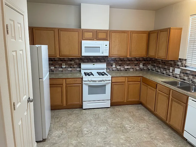 8031 Barnes Ridge Ln — Photo 7