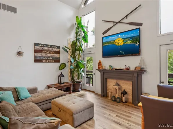 960 Spring Cove Rd, Sunrise Beach, MO 65079