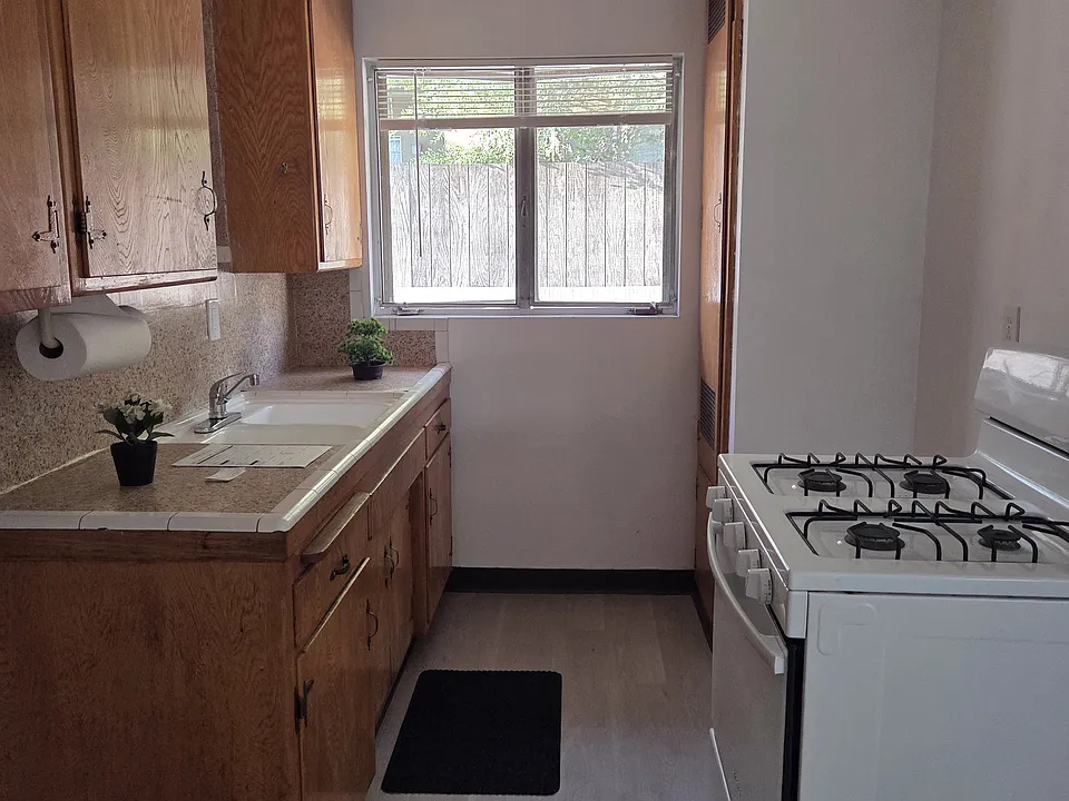 67 S Daisy Ave #1