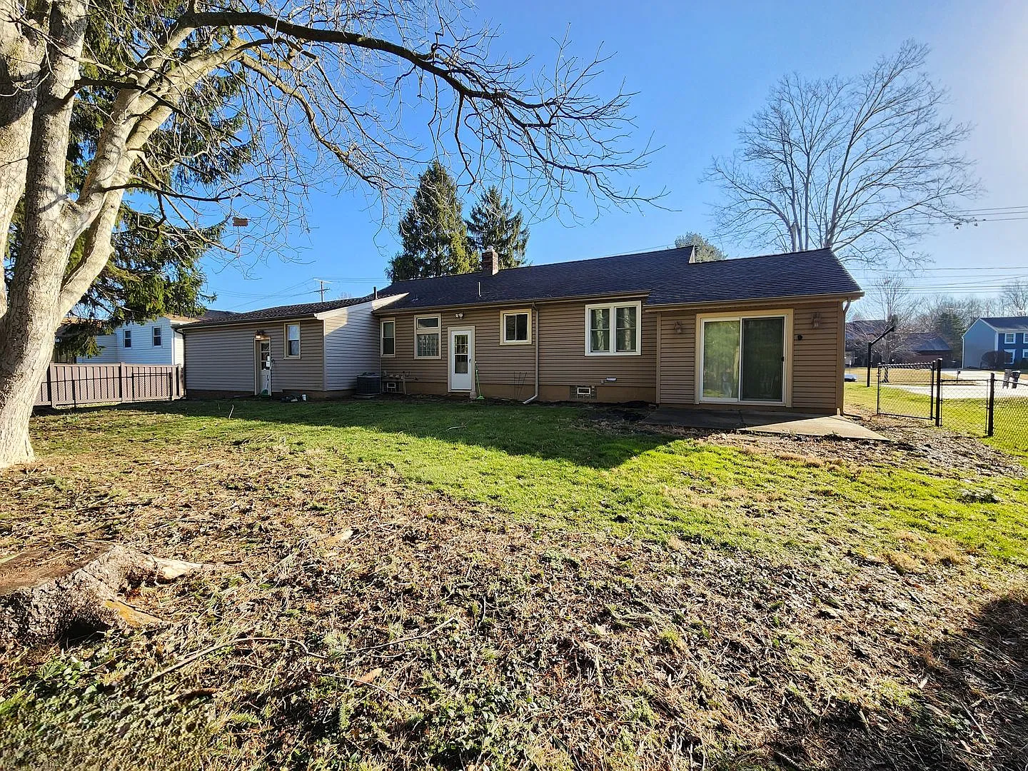 Fabulous Home in the Heart of Solon Available for Immediate Move In!! — Photo 4