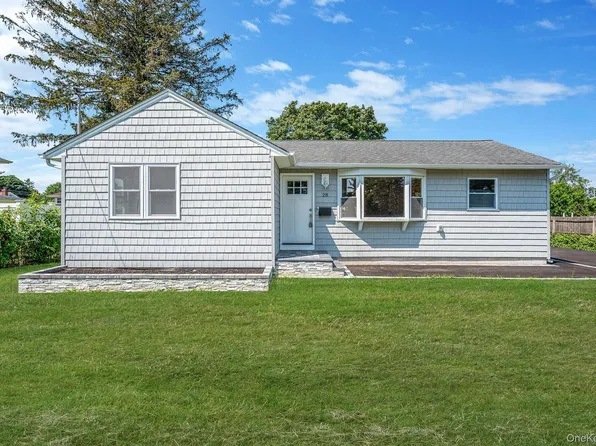 28 W 6th Street, Deer Park, NY 11729