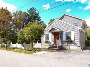 16 McKinnon Pl, Wanaque, NJ 07465