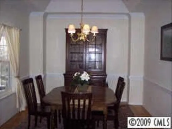 5004 Meadow Woods Dr, Lowell, NC 28098