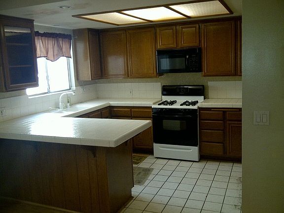 3rd image of 120 S Everett St APT 2