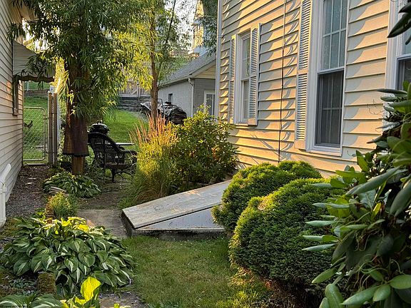 3rd image of 1041 Virginia Ave