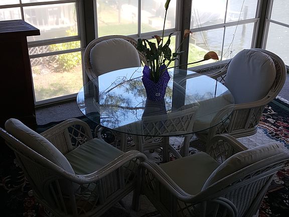 Screened in porch