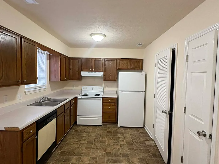 531 Lost Cir #D — Photo 5