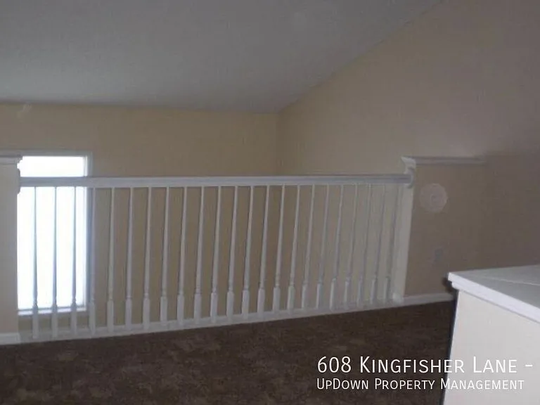 608 Kingfisher Ln #E — Photo 3
